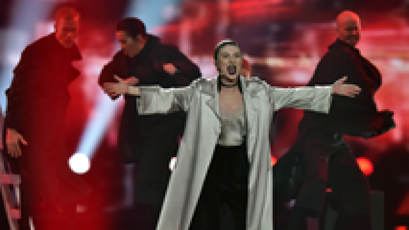 Eurovisin 2017 - Azerbaiyn: Dihaj canta 'Skeletons'