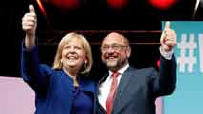 Merkel y Schulz manienen su pulso