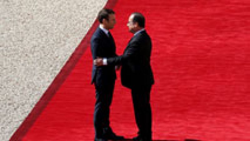 Macron toma posesión como presidente y afirma que "Europa será refundada y relanzada"