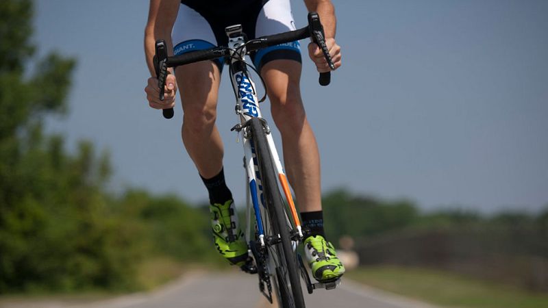 Acompañamos a un grupo de ciclistas para conocer cómo es uno de sus entrenamientos en carretera