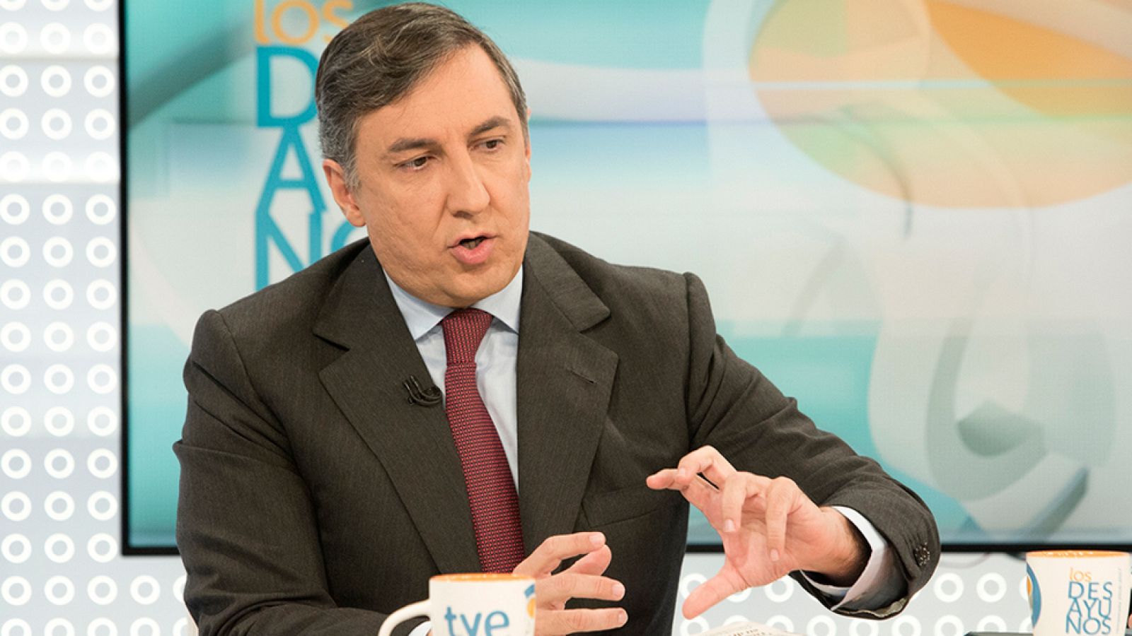 El secretario de Relaciones Internacionales del PP, José Ramón García, ha valorado en el programa `Los desayunos de TVE¿ los primeros movimientos políticos del recién investido presidente de Francia, Emmanuel Macron. García ha calificado de ¿infantil