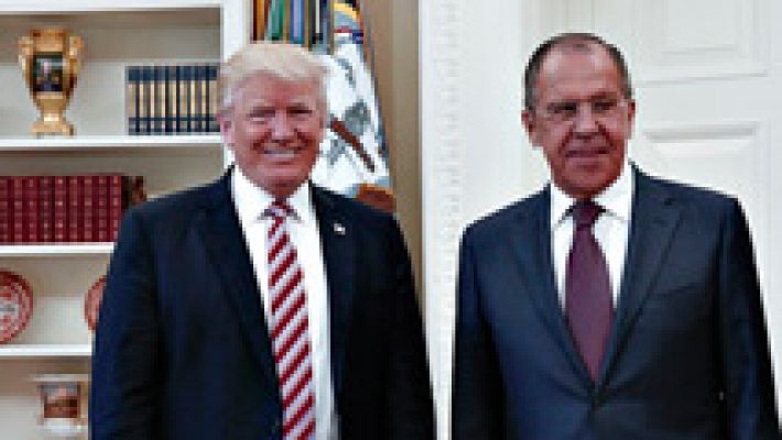 Telediario 1 - Trump se defiende tras revelarse que compartió información confidencial con Rusia