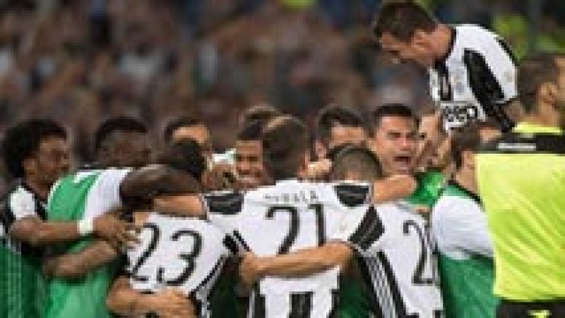 El Juventus de Turín ganó este miércoles la final de la Copa Italia al imponerse por 2-0 en el estadio Olímpico romano ante el Lazio, lo que supuso la conquista del primer trofeo de una temporada en la que sueña con sellar un histórico triplete. El b