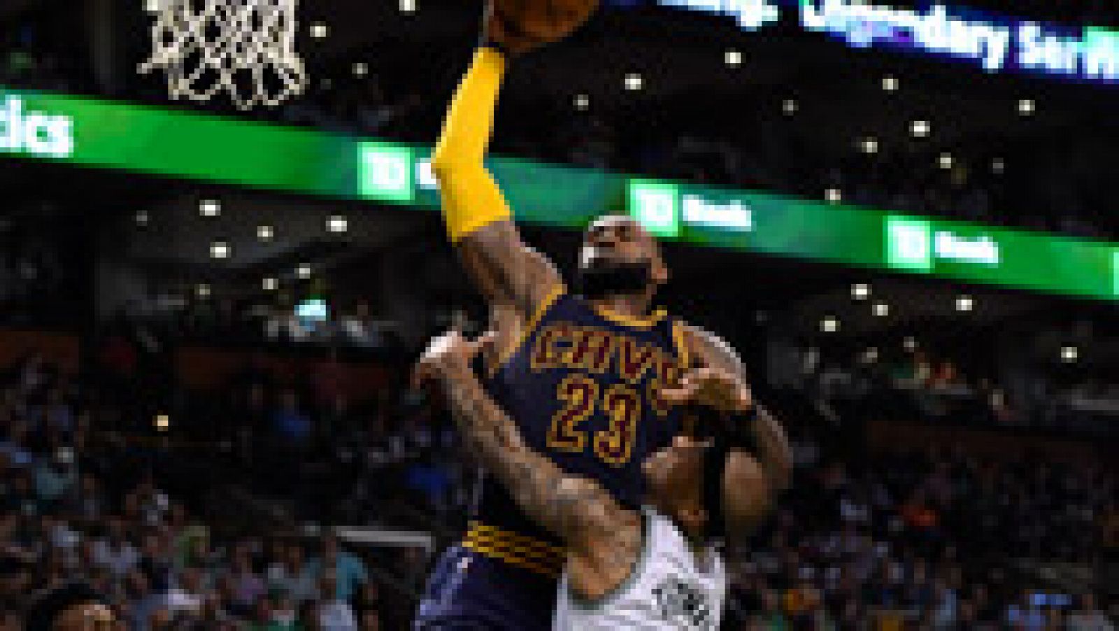 Telediario 1: Los Cavaliers tumban a los Celtics con un gran LeBron | RTVE Play