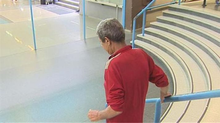  - Dos jóvenes intentan quemar a un indigente