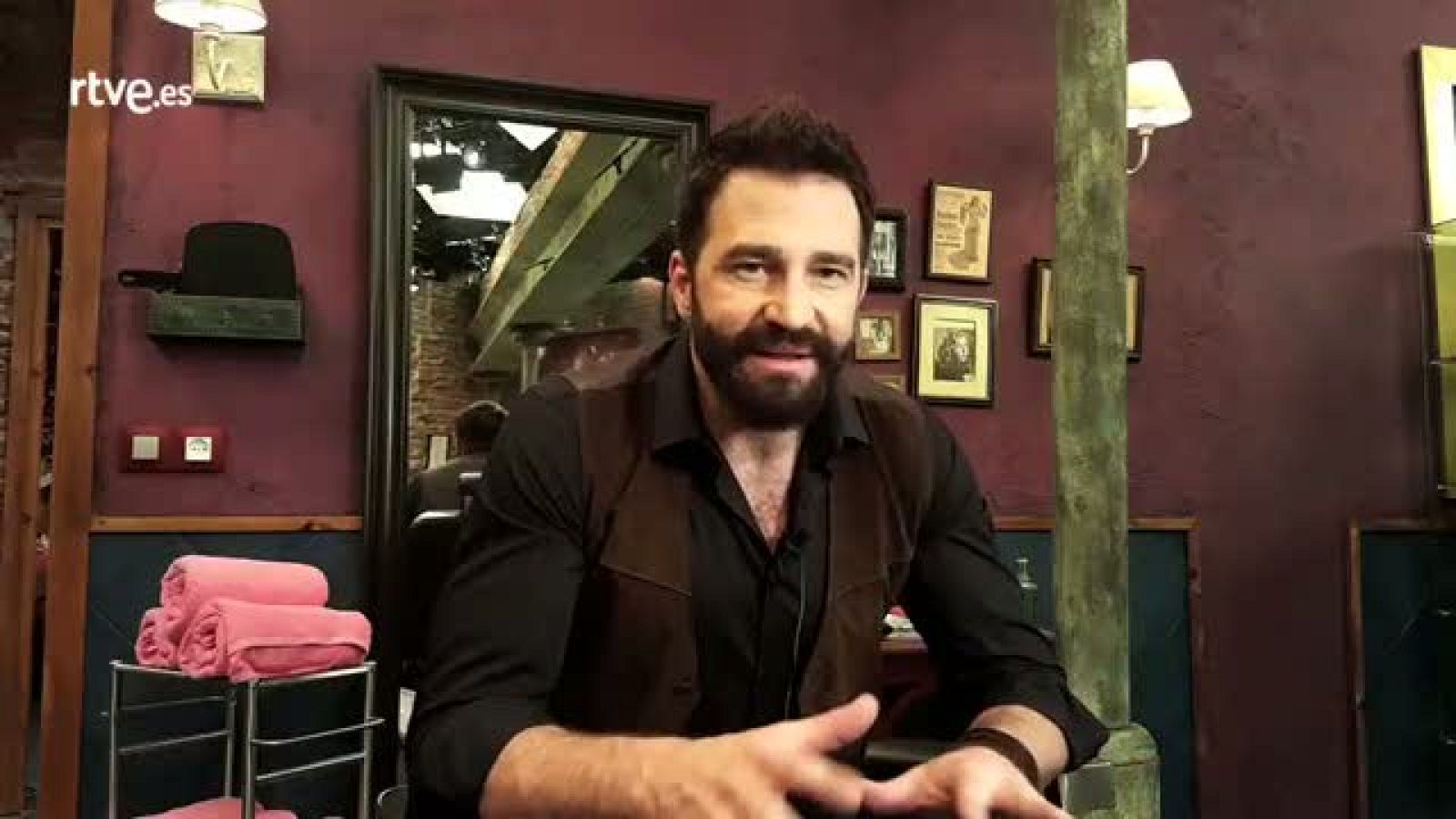 Fernando Gil nos invita a ver "La Peluquería", la nueva comedia de situación de RTVE