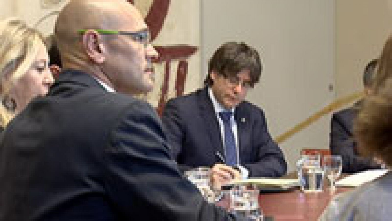 Sin programa: El gobierno invita a Puigdemont a debatir su propuesta de referéndum en el Congreso | RTVE Play