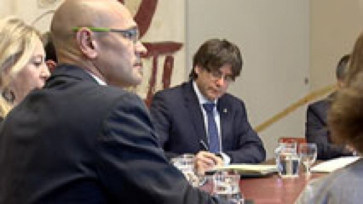  - El gobierno invita a Puigdemont a debatir su propuesta de referéndum en el Congreso
