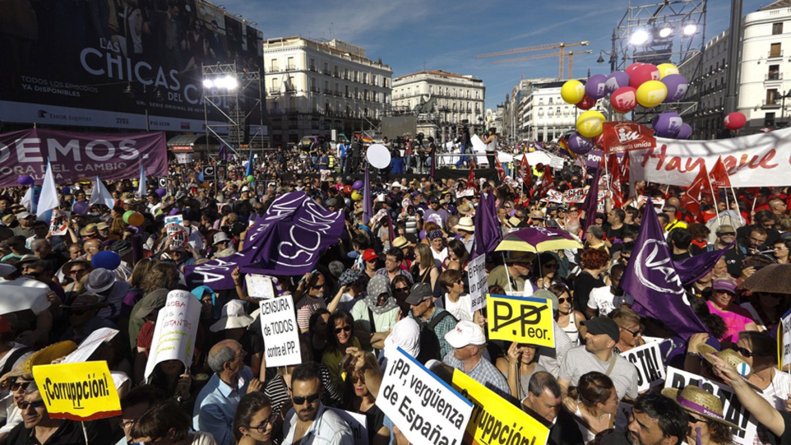 Una manifestación apoya en Madrid la moción de censura promovida por Podemos