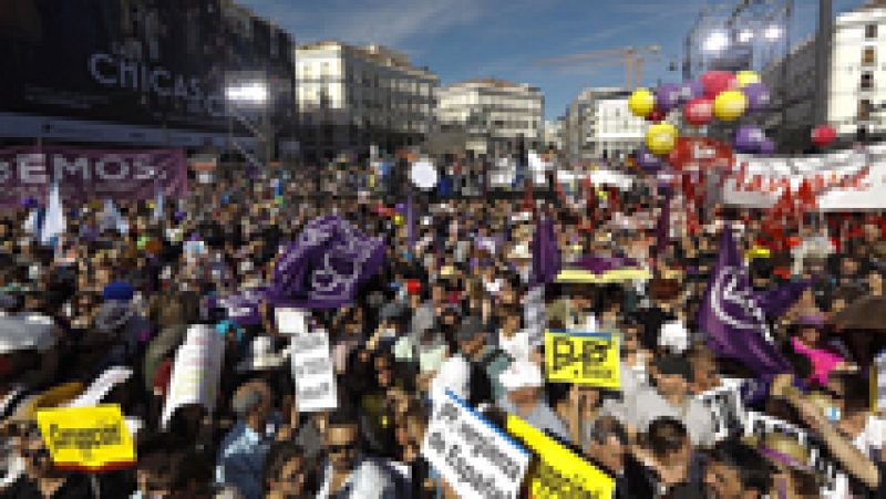 Una manifestación apoya en Madrid la moción de censura promovida por Podemos