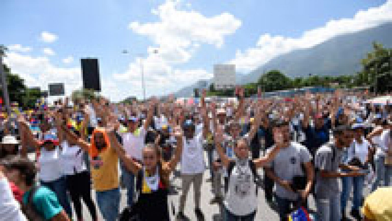 Telediario 1: Multitudinaria manifestación de la oposición venezolana | RTVE Play