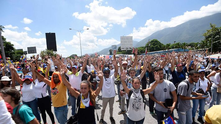 Telediario 1 - Multitudinaria manifestación de la oposición venezolana