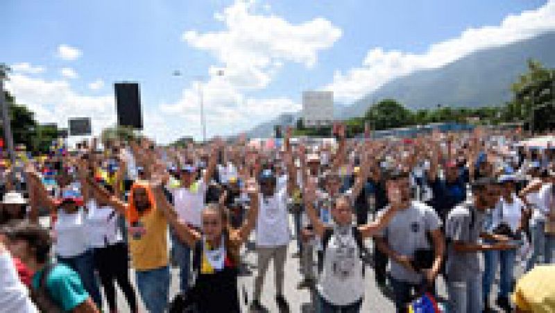 Multitudinaria manifestación de la oposición venezolana