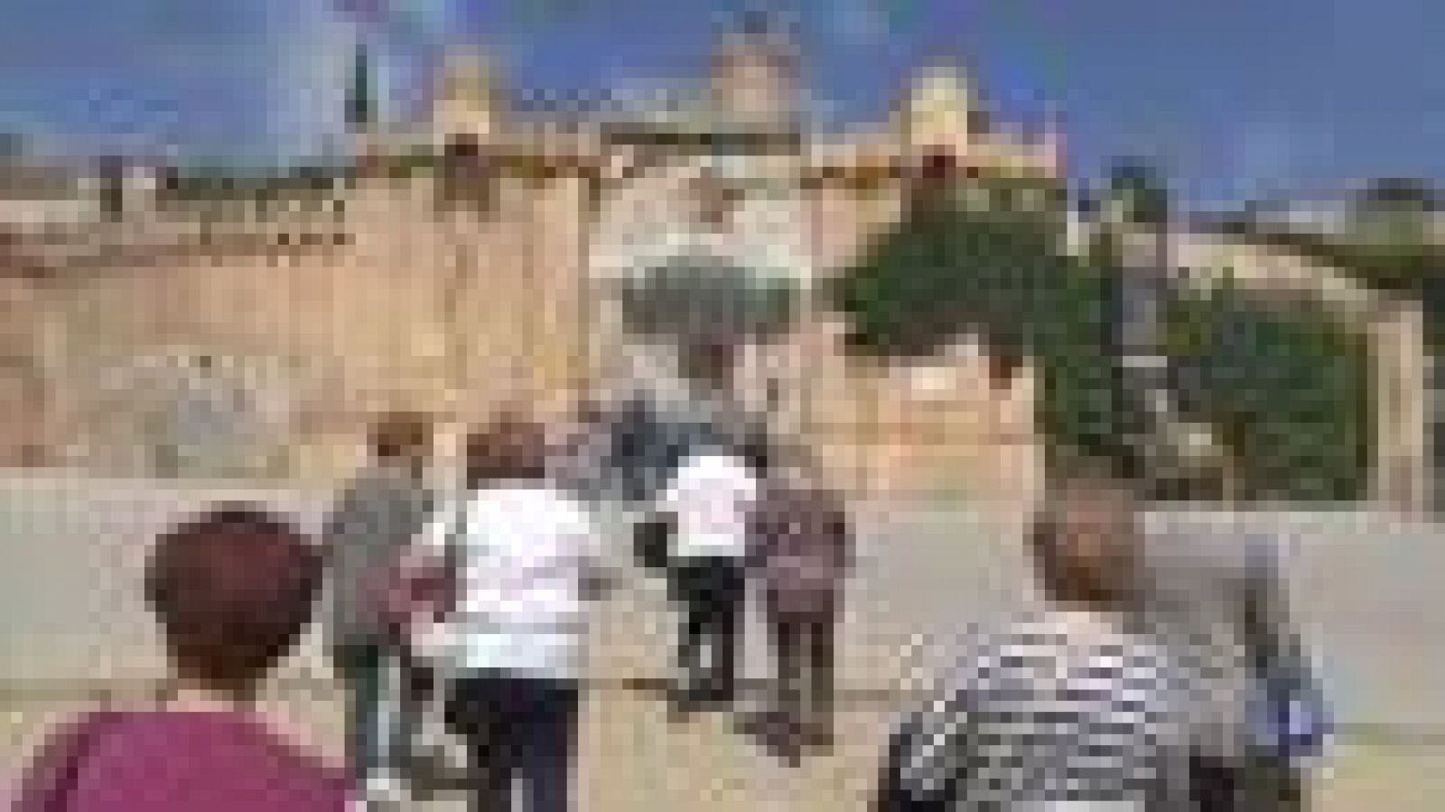 Una guia molt singular, Isabel Larruy, amb 84 anys ensenya racons i edificis singulars de Barcelona