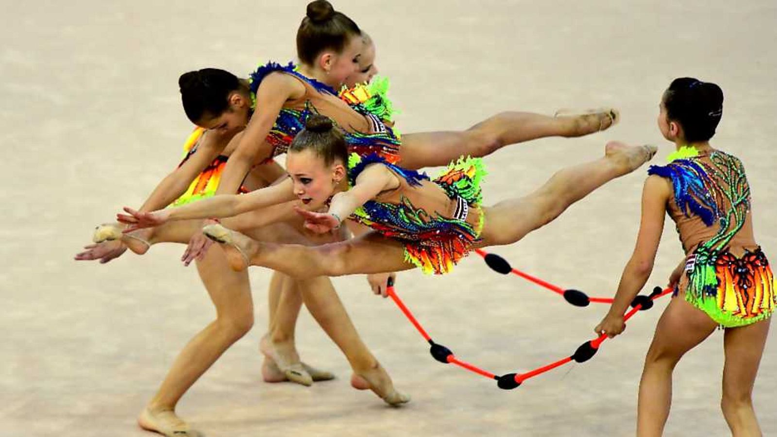 Gimnasia rítmica - Campeonato de Europa Concurso I Clasificación Individual/Equipos Mazas y Cinta (1) - ver ahora