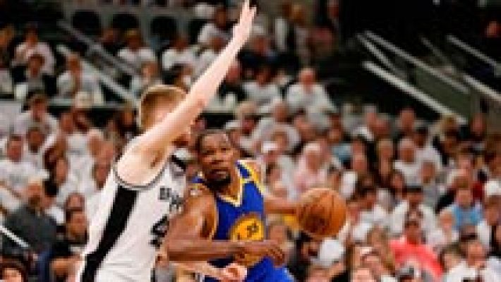 Durant pone a los Warriors a una victoria de la final