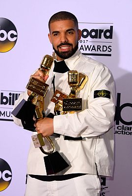 Telediario 1 - El rapero canadiense Drake conquista los Billboard con una cifra récord de 13 premios