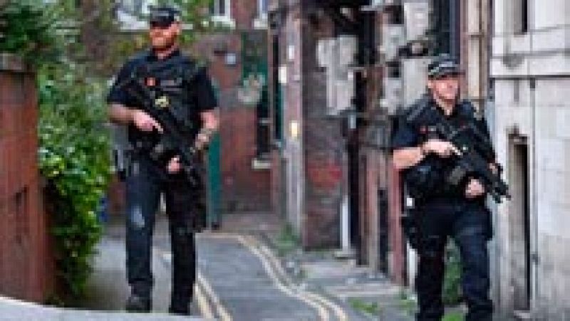 Atentado en Mánchester - El Reino Unido sube el nivel de alerta a "crítico" y despliega al Ejército