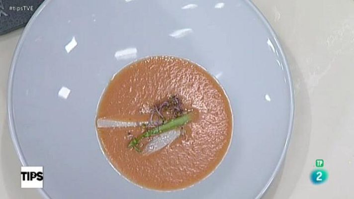 RTVE Cocina - Salmorejo con tallarines de espárrago blanco y verde