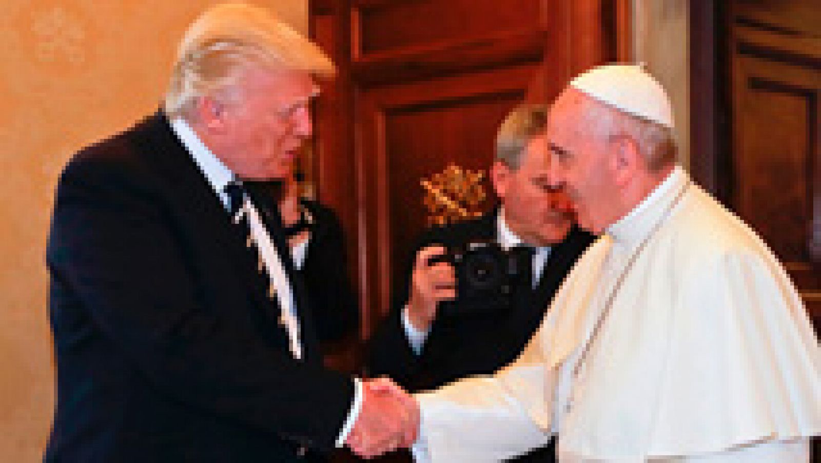 Informativo 24h: El papa Francisco y Trump se reúnen por primera vez  | RTVE Play