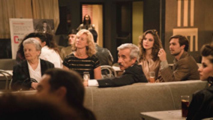 Cuéntame cómo pasó - Carlos abandona la presentación de su novela