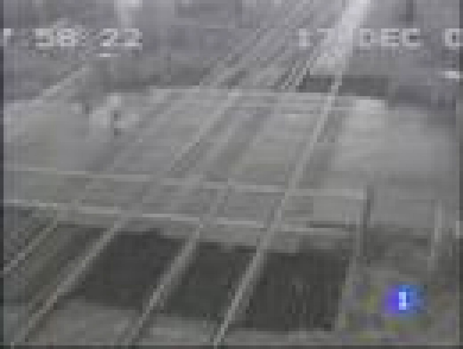 En el Reino Unido lanzan una campaña para que peatones y conductores respeten los pasos a nivel | Ver