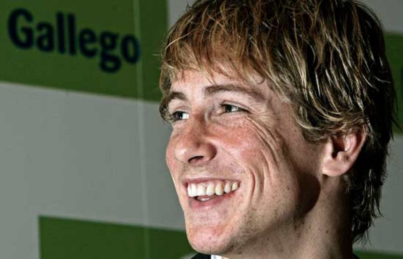  El delantero Fernando Torres adora la selección española y ahora mismo es titular indiscutible. El madrileño ha declarado que está muy bien en el Liverpool, y que nunca ficharía ni por el Real Madrid ni por el Barcelona.