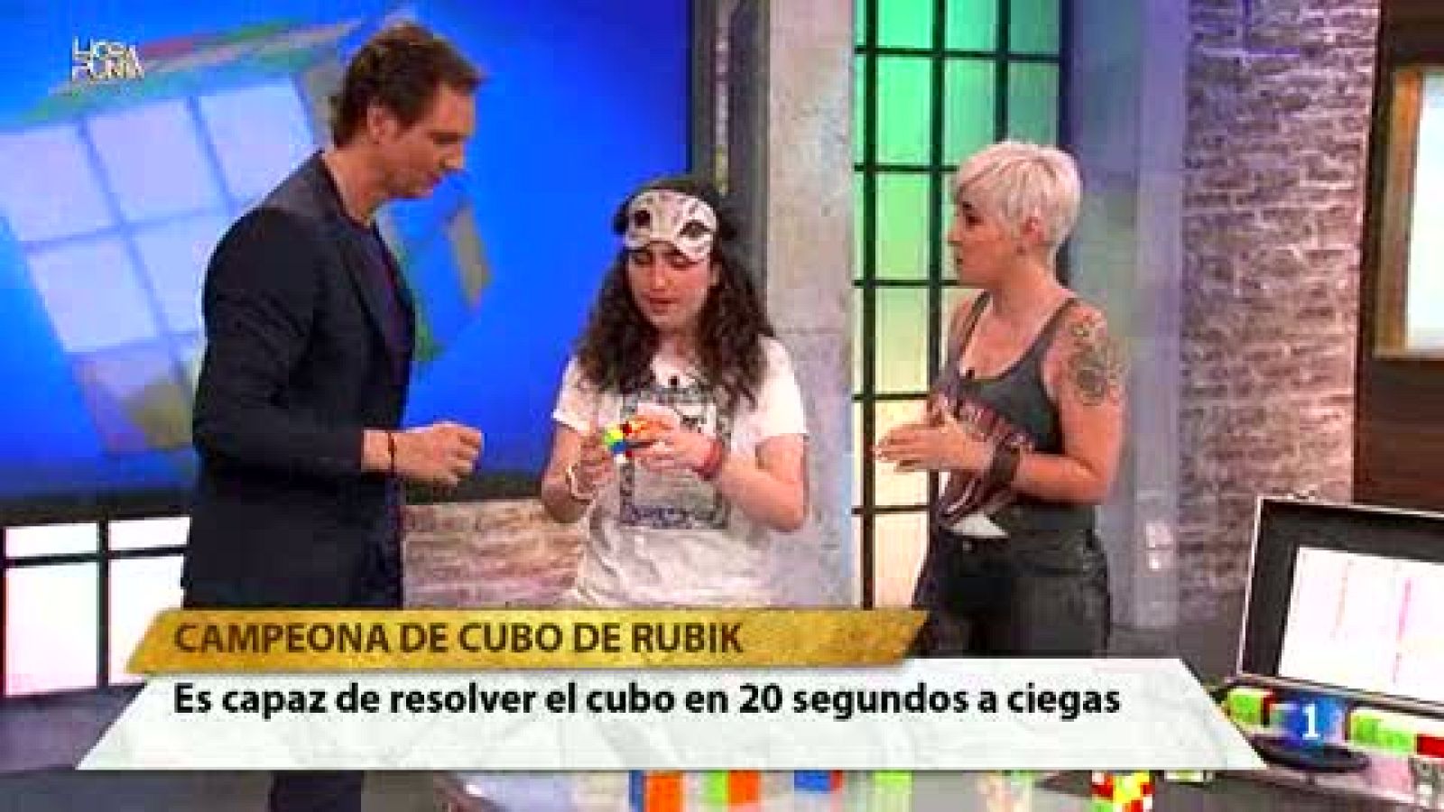 Hora Punta - ¡IMPRESIONANTE y sin palabras! Berta Garcia es campeona de cubo de rubik con solo 15 años y es capaz de resolverlo con los ojos cerrados.