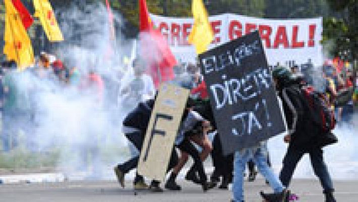 Telediario 1 - Una violenta protesta en Brasilia exige la dimisión de Temer