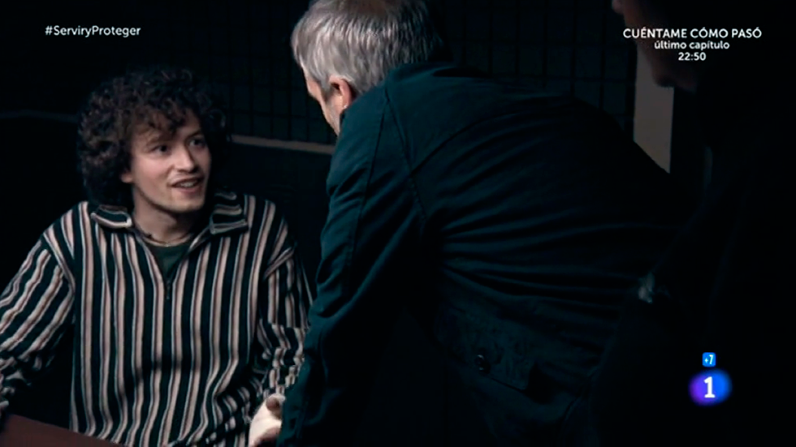 Servir y proteger - Eugenio tiene uma máscara de payaso