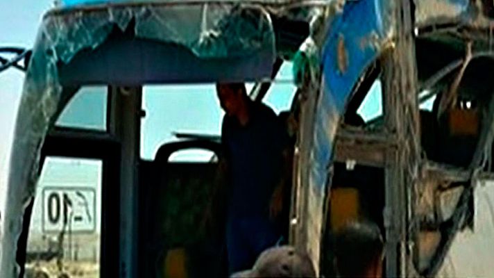 Telediario 1 - En Egipto, un nuevo ataque contra la minoría cristiana se ha cobrado la vida de 26 personas