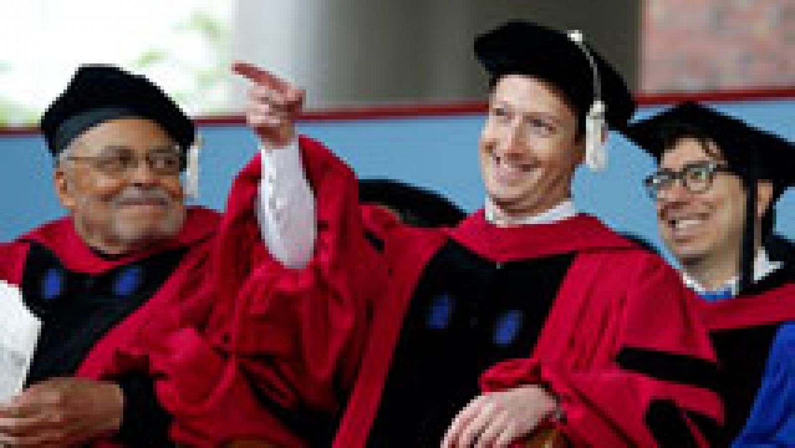 Telediario 1: Mark Zuckerberg vuelve a la Universidad de Harvard para graduarse en Ciencias de la Computación | RTVE Play