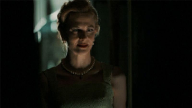 El Ministerio del Tiempo - Marta explica a Pacino porqu� ayuda a los rusos a secuestrar a Hitchcock