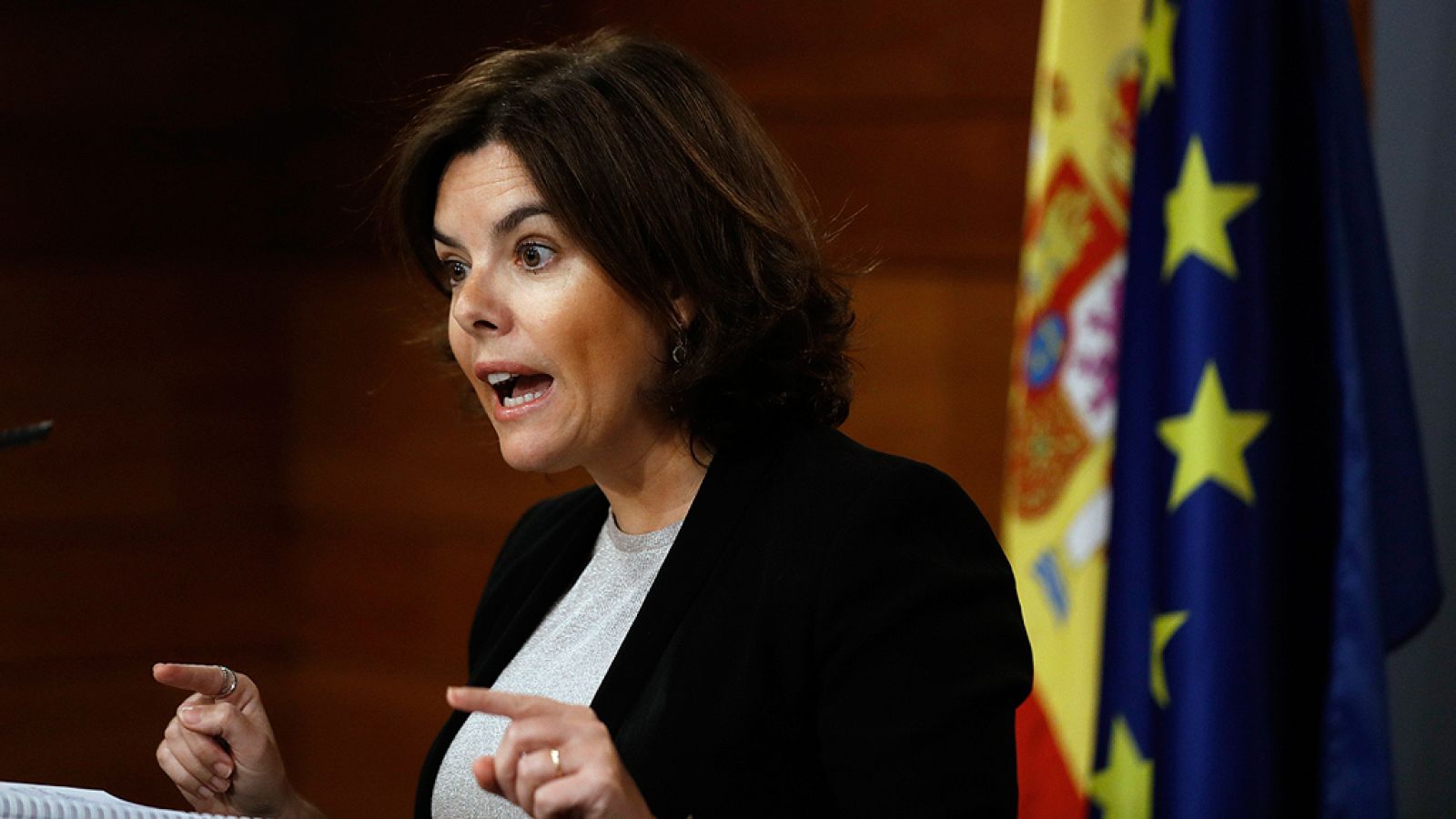 Sáenz de Santamaría insiste a Puigdemont: El referéndum es "innegociable"