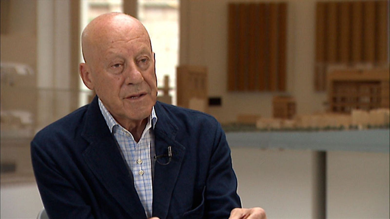 Foster nos recibe en el palacete sede de su Fundación