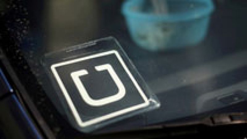 Algunos conductores de empresas como Cabify o Uber dicen sentirse hostigados por los taxistas