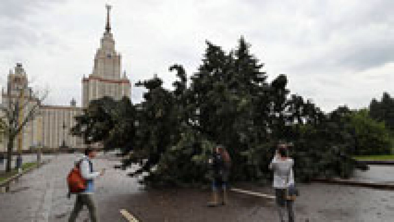 Telediario 1: El peor temporal en un siglo deja 16 muertos en Moscú | RTVE Play