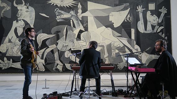 Suena Guernica