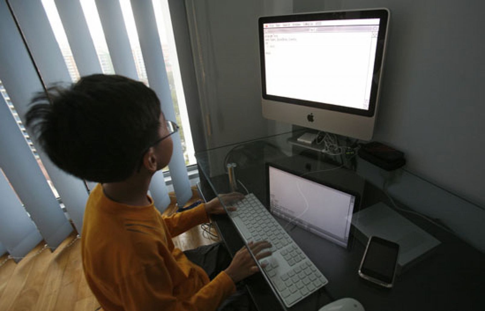 Los escolares adolescentes son los más acosados en internet