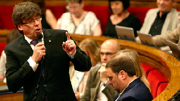 Puigdemont reta a Rajoy a decir si contempla "usar la fuerza contra Cataluña"