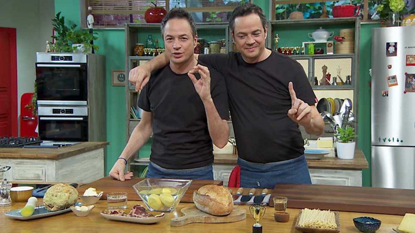 Torres en la cocina - Sopa de almejas y solomillo al pesto - ver ahora