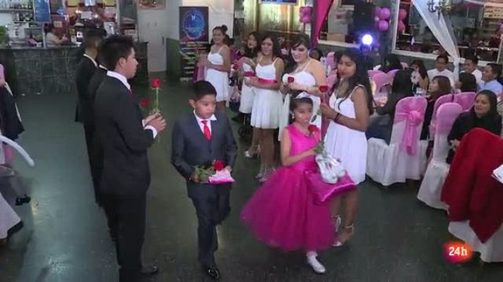 Las dos quinceañeras llevan mucho tiempo esperando este cump