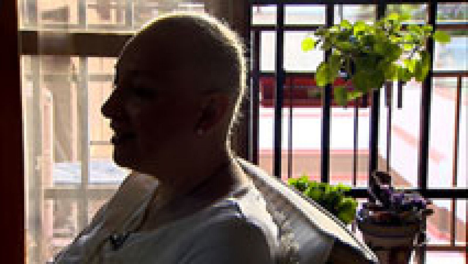Telediario 1: 40.000 personas en España sobrellevan el cáncer en soledad | RTVE Play