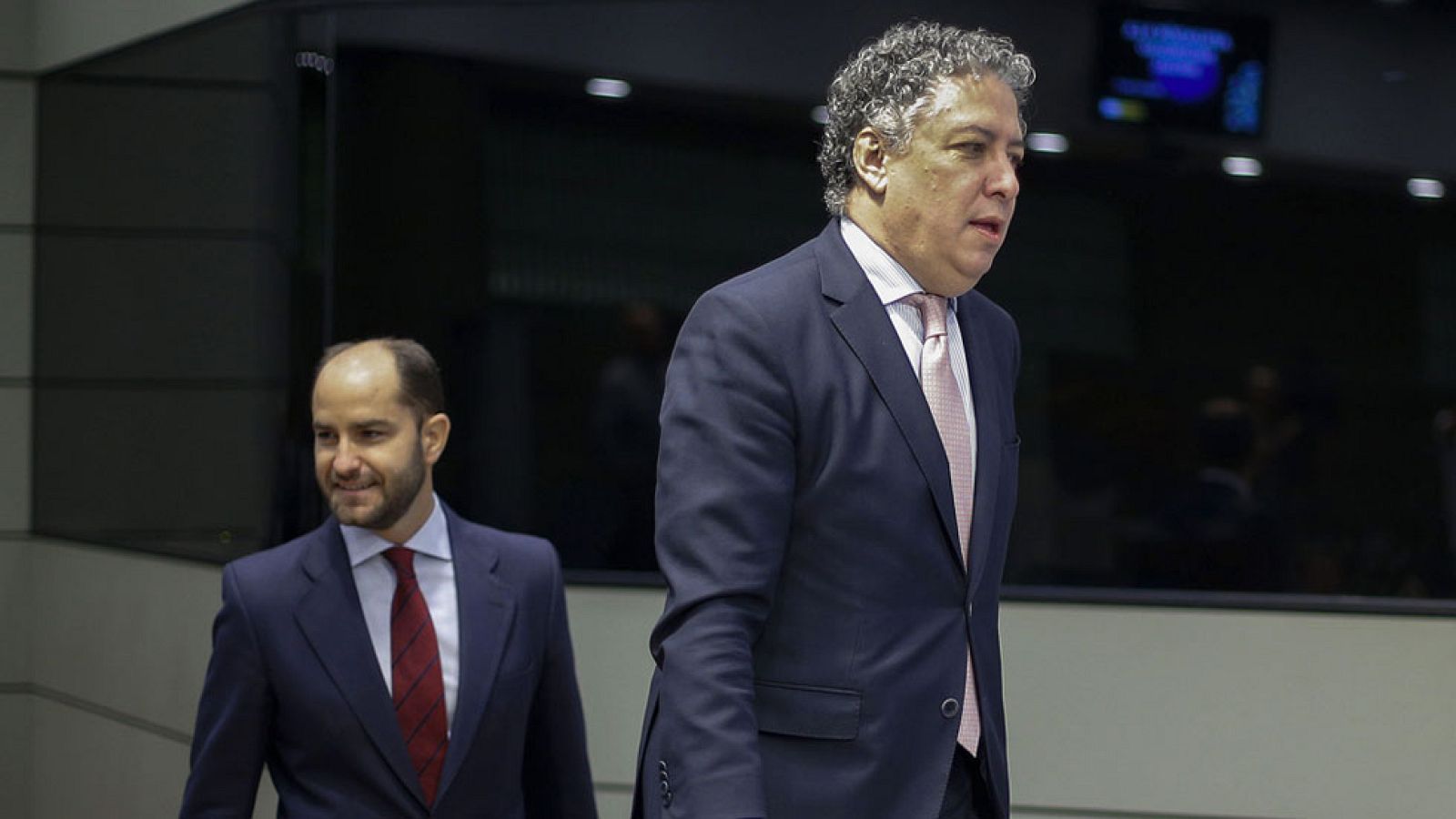 El paro baja en mayo en más de 110.000 personas