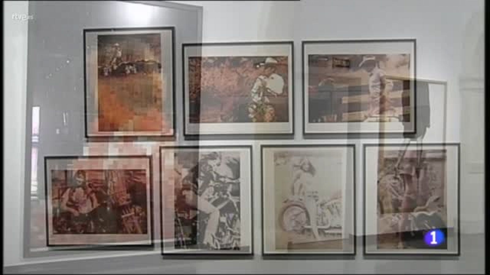 Sin programa: "Los caminantes en el puerto", una muestra de esculturas en el Palmeral de las Sorpresas de Málaga. | RTVE Play