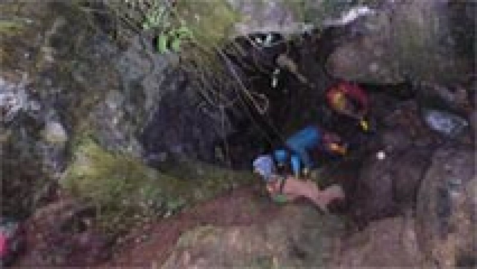 Telediario 1: Un espeleólogo fallece en una gruta de Bizkaia | RTVE Play
