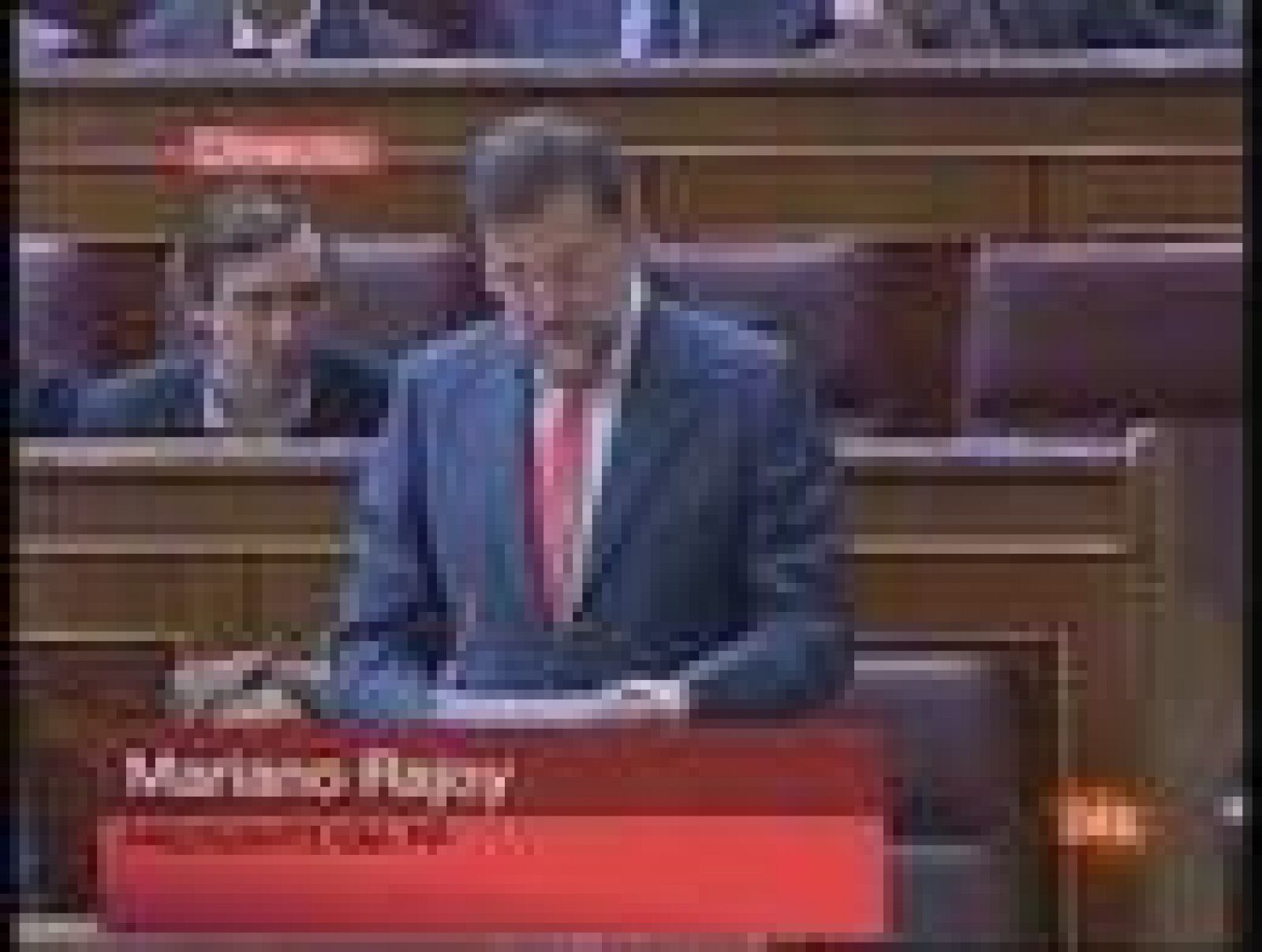 En la sesión de control del Gobierno en el Congreso, Rajoy y Zapatero discrepan en el diagnóstico de la crisis económica.