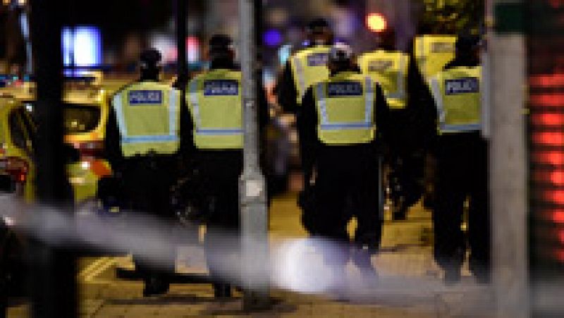 Una ciudadana española, Raquel Espunyes, ha sido testigo del atropello masivo que se ha producido en el Puente de Londres, y ha explicado cómo la policía británica ha evacuado la zona y ha comenzado las labores de investigación.