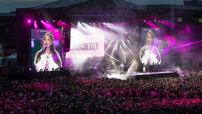 Manchester vivió ayer  una jornada de reafirmación de la sociedad británica frente al terrorismo