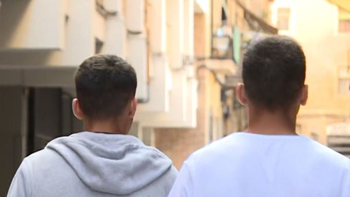 Telediario 1 - TVE habla con dos jóvenes detenidos en 2015 en Badalona cuando planeaban unirse a Daesh en Siria